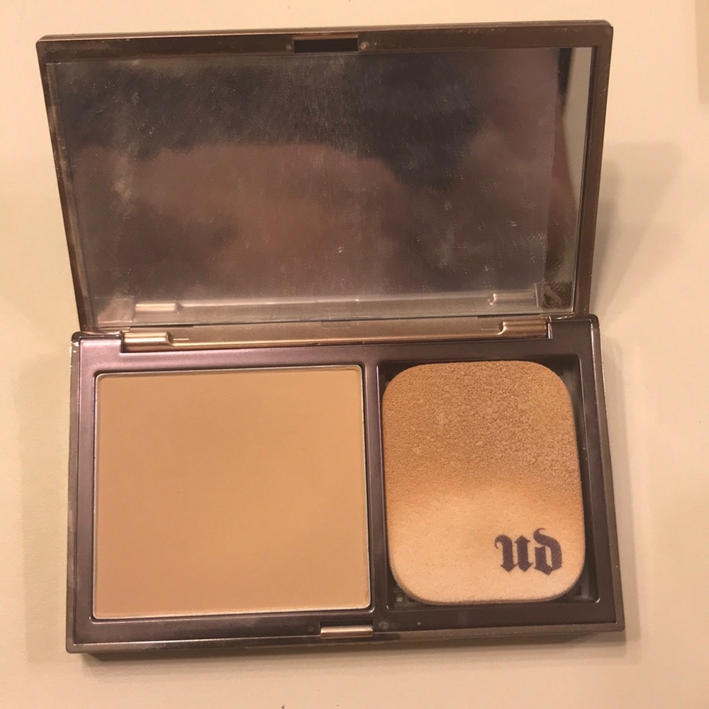Urban decay naked skin powder foundation m light